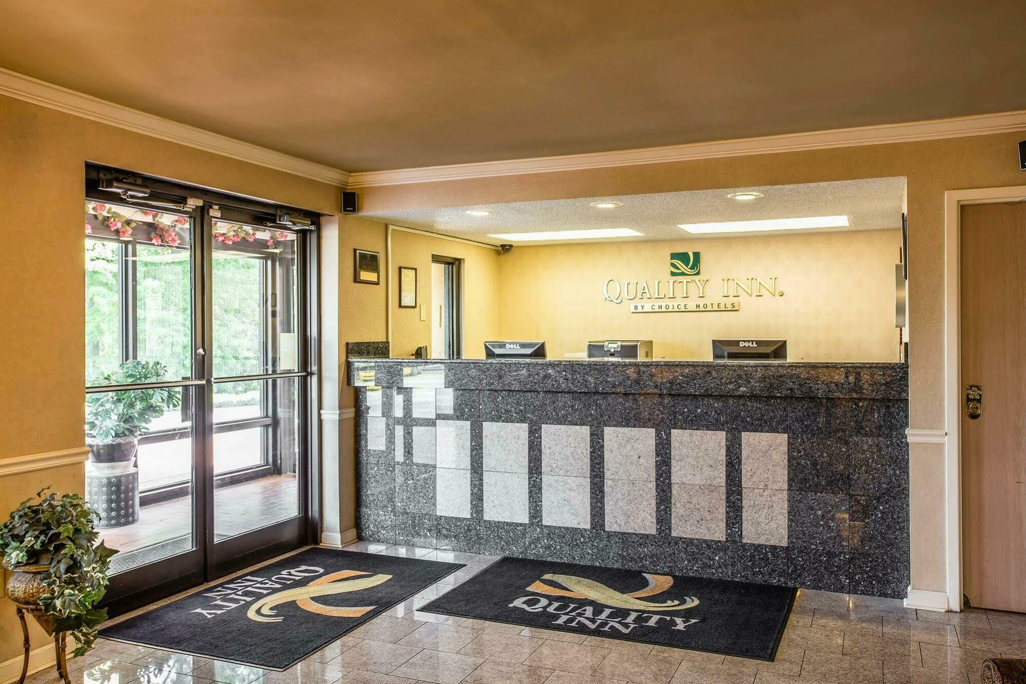 Quality Inn Fort Jackson Columbia Exterior foto